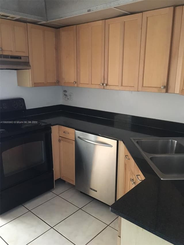 3301 Spanish Moss Ter # 906, Lauderhill FL 33319 - Lauderhill, FL - Photo 5