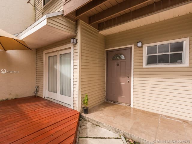 204 E Hemingway Cir, Margate FL 33063 - Margate, FL - Photo 2