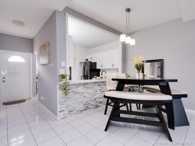 204 E Hemingway Cir, Margate FL 33063 - Margate, FL - Photo 6