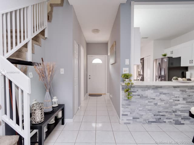 204 E Hemingway Cir, Margate FL 33063 - Margate, FL - Photo 7