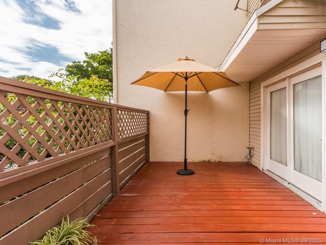 204 E Hemingway Cir, Margate FL 33063 - Margate, FL - Photo 3