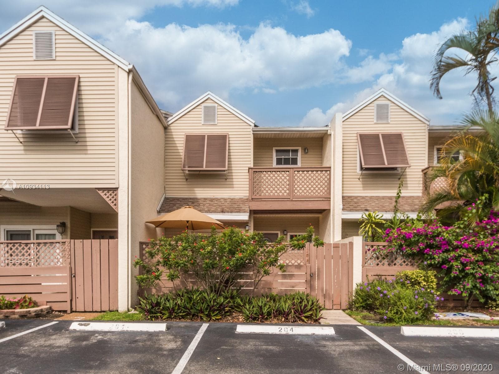 204 E Hemingway Cir, Margate FL 33063