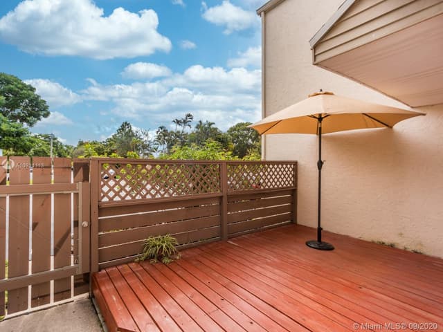 204 E Hemingway Cir, Margate FL 33063 - Margate, FL - Photo 4