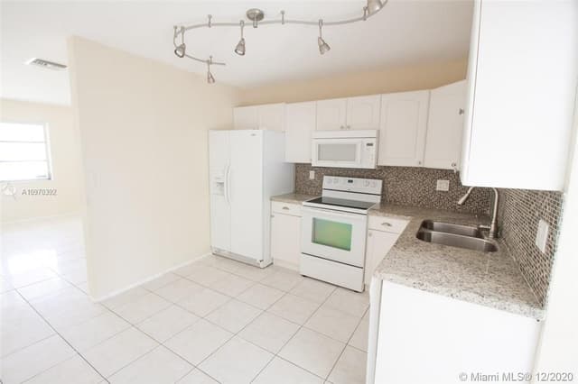 4709 NW 30th Ter, Tamarac FL 33309 - Tamarac, FL - Photo 2
