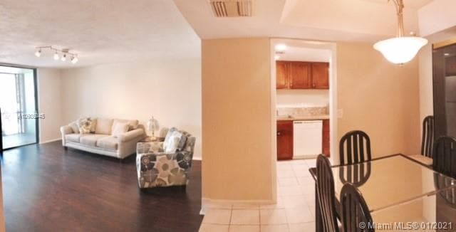 3680 Inverrary Dr # 2B, Lauderhill FL 33319