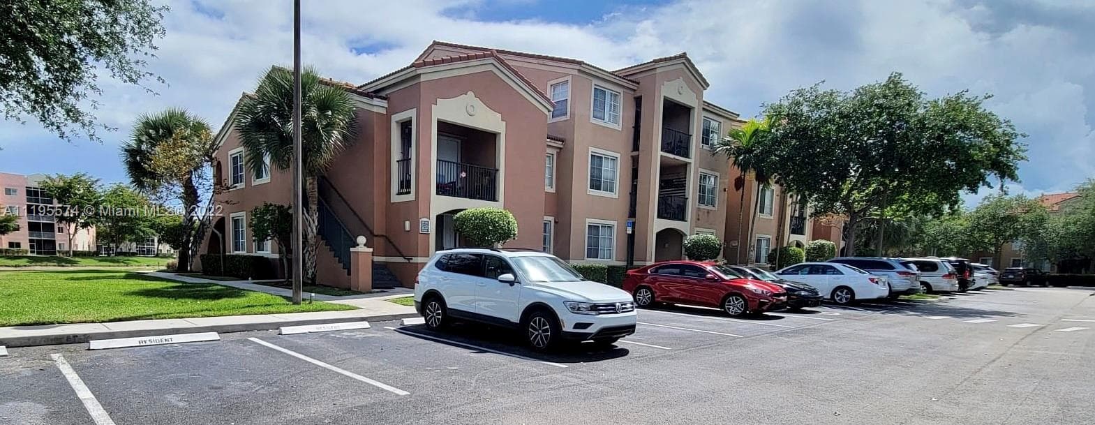 7980 N Nob Hill Rd # 101, Tamarac FL 33321