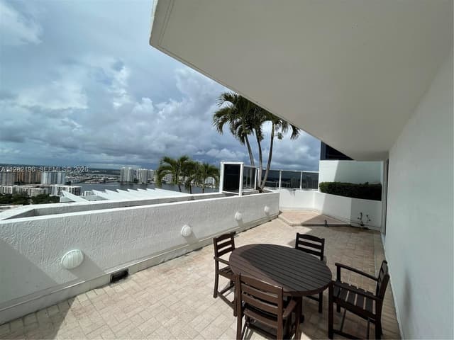 18001 Collins Ave, Sunny Isles Beach FL 33160 - Sunny Isles Beach, FL - Photo 4