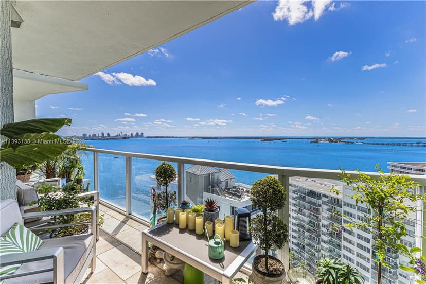 218 SE 14th St # 2103, Miami FL 33131