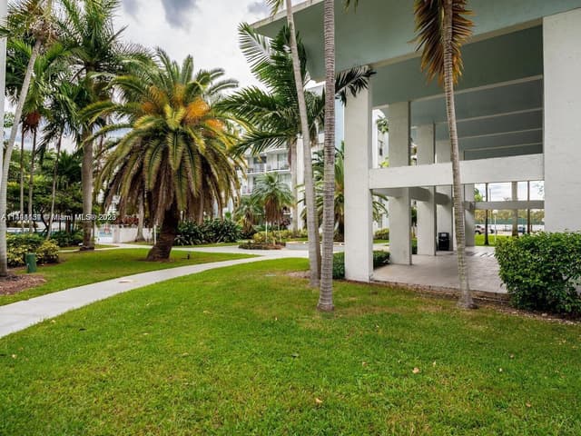 496 NW 165th St Rd # D112, Miami FL 33169 - Miami, FL - Photo 2