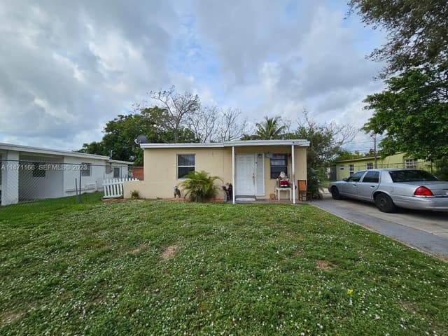 1817 NW 25th Ave, Fort Lauderdale FL 33311 - Fort Lauderdale, FL - Photo 2