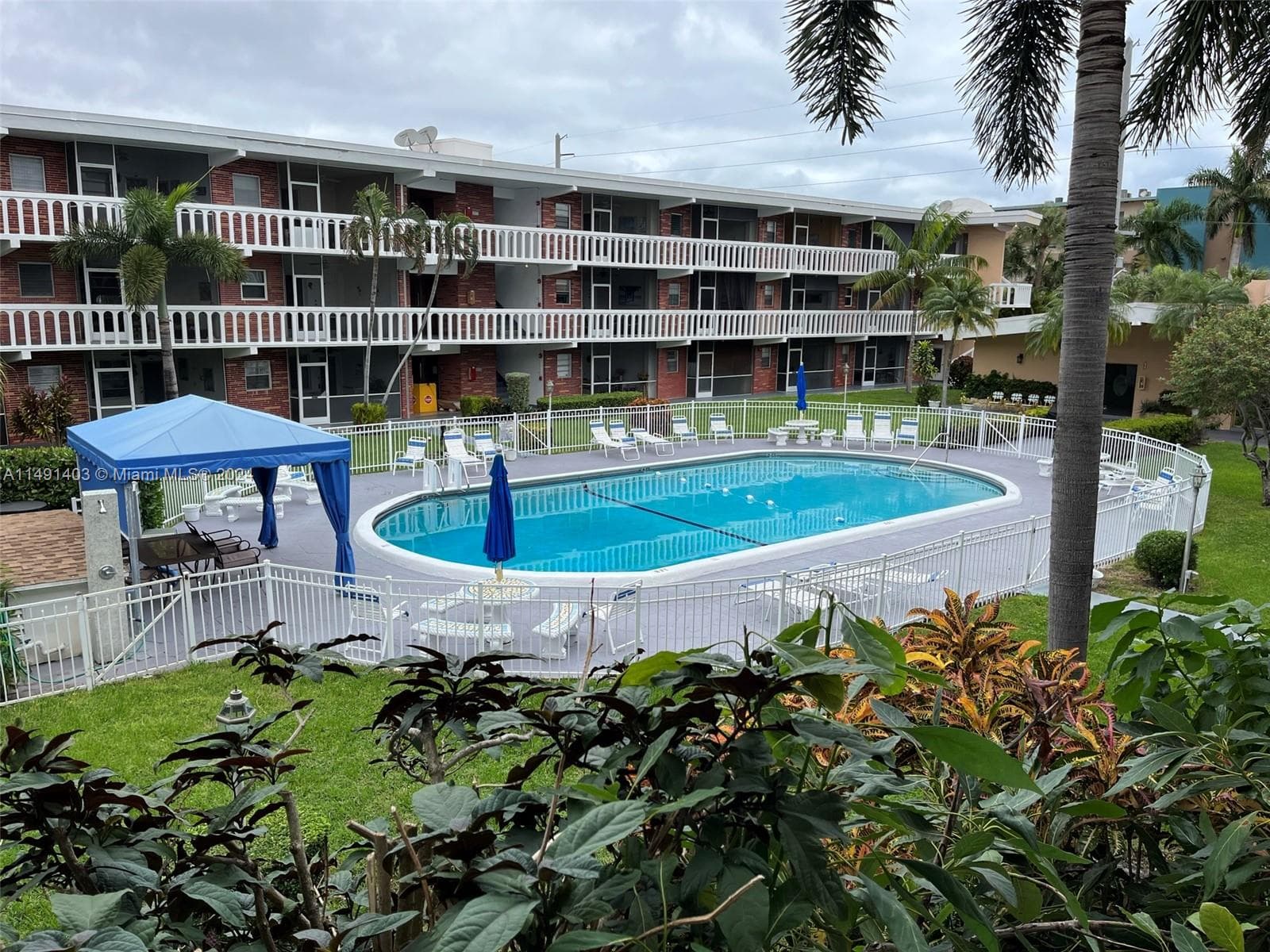181 NE 14th Ave # 22B, Hallandale Beach FL 33009 - Hallandale Beach, FL - Photo 1