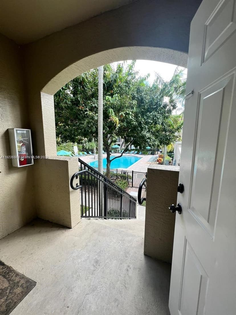 5940 W Sample Rd # 304, Coral Springs FL 33067