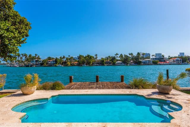 527 E Dilido Dr, Miami Beach FL 33139 - Miami Beach, FL - Photo 2