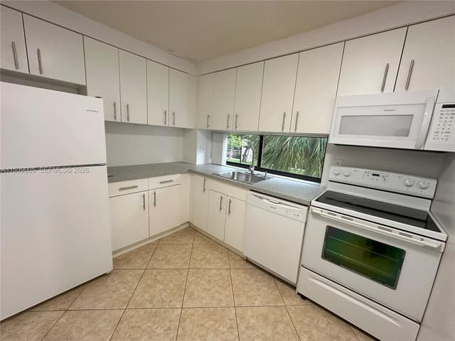 17021 N Bay Rd # 4, Sunny Isles Beach FL 33160 - Sunny Isles Beach, FL - Photo 6