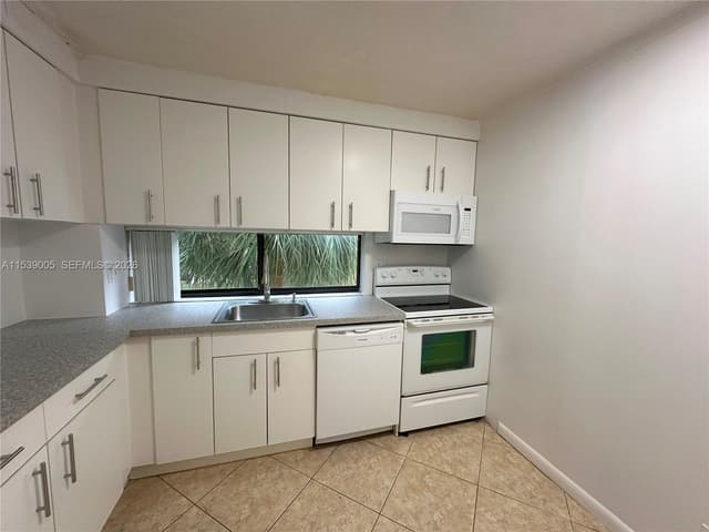 17021 N Bay Rd # 4, Sunny Isles Beach FL 33160 - Sunny Isles Beach, FL - Photo 7