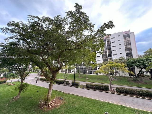 17021 N Bay Rd # 4, Sunny Isles Beach FL 33160 - Sunny Isles Beach, FL - Photo 3
