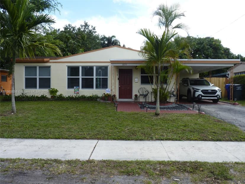 6820 Freedom St, Hollywood FL 33024