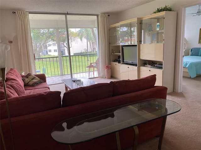 811 S Hollybrook Drive # 203, Pembroke Pines FL 33025 - Pembroke Pines, FL - Photo 2
