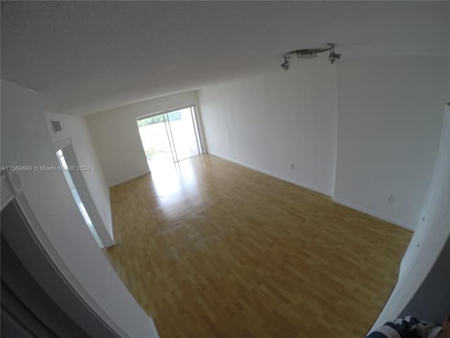 400 Kings Point Dr # 905, Sunny Isles Beach FL 33160 - Sunny Isles Beach, FL - Photo 2