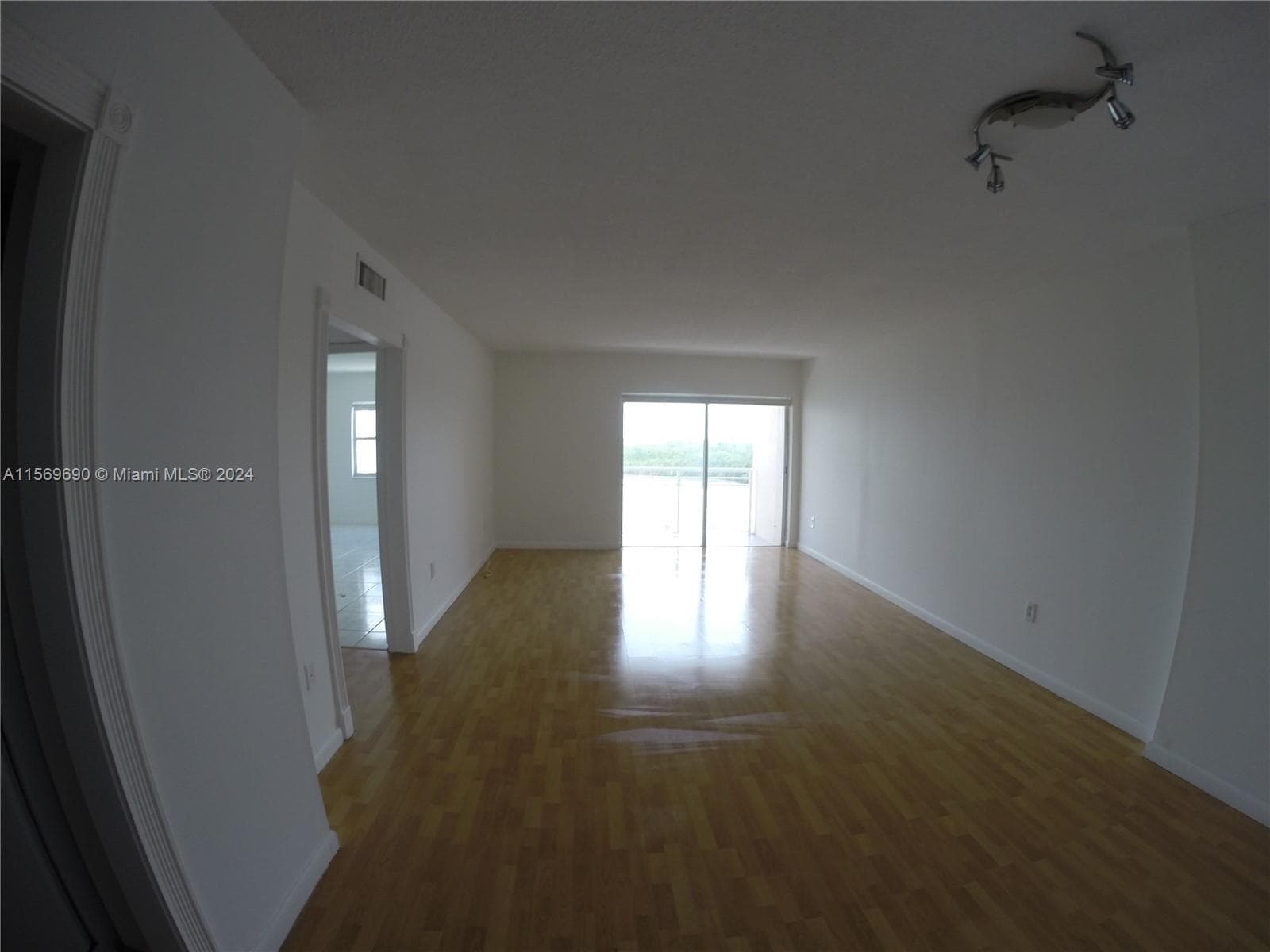 400 Kings Point Dr # 905, Sunny Isles Beach FL 33160 - Sunny Isles Beach, FL - Photo 1