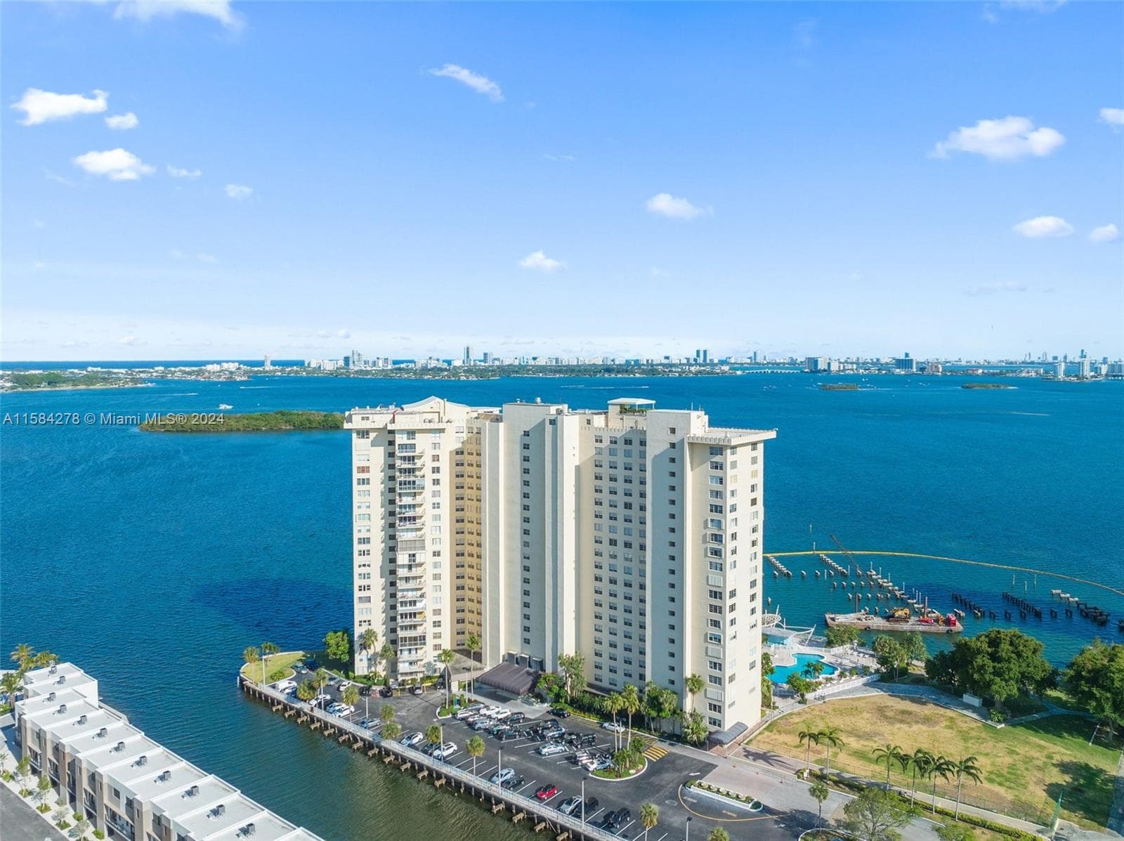11111 Biscayne Blvd # 3A, Miami FL 33181 - Miami, FL - Photo 1
