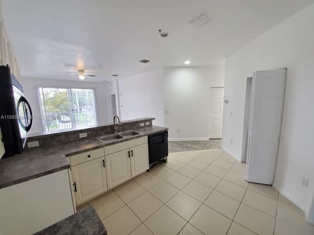 1945 Marsh Harbor Dr # 1945, Riviera Beach FL 33404 - Riviera Beach, FL - Photo 2