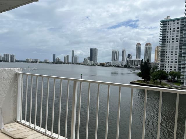 4000 NE 170th St # 604, North Miami Beach FL 33160 - North Miami Beach, FL - Photo 3