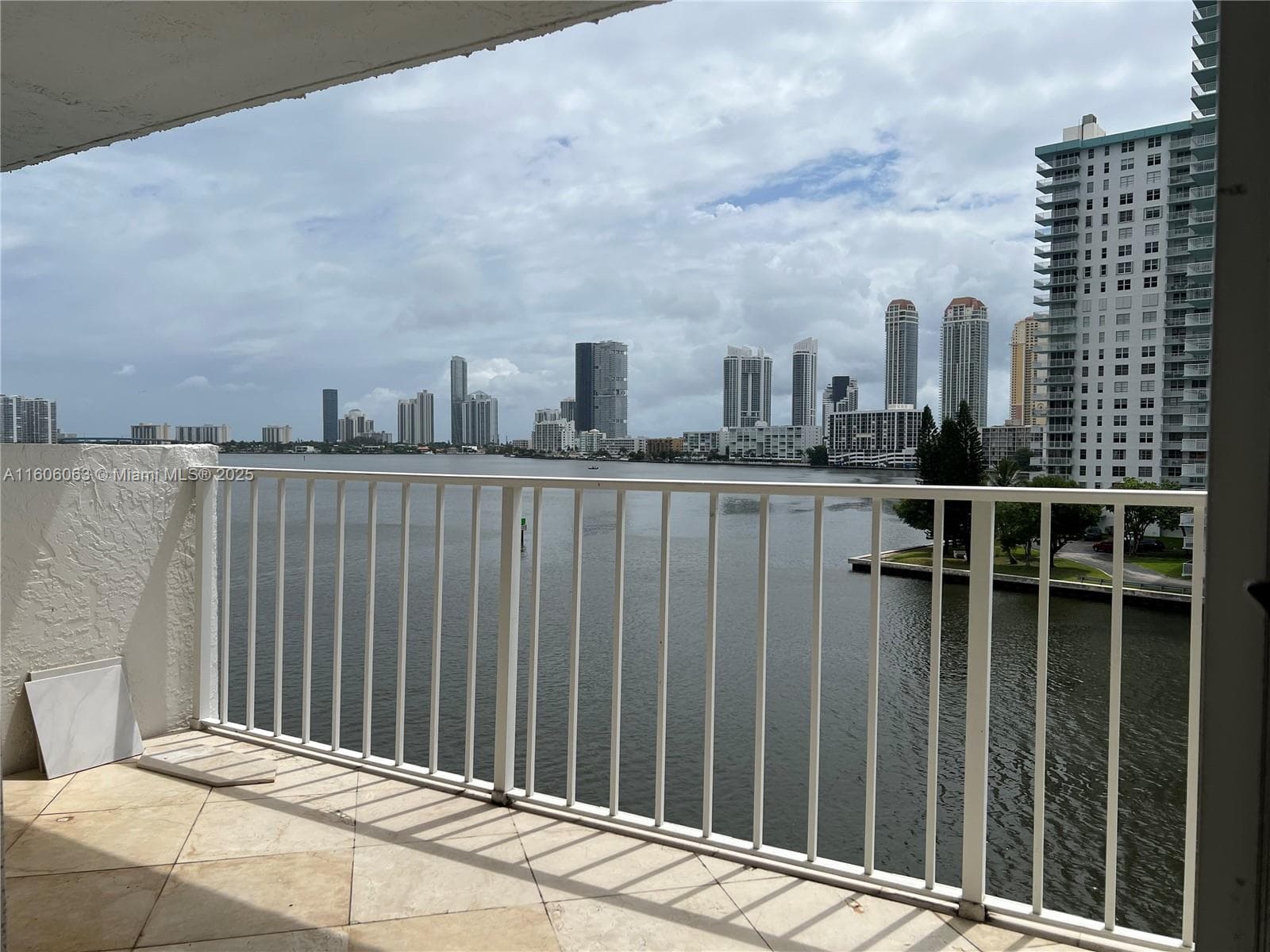 4000 NE 170th St # 604, North Miami Beach FL 33160 - North Miami Beach, FL - Photo 1