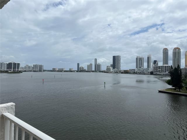 4000 NE 170th St # 604, North Miami Beach FL 33160 - North Miami Beach, FL - Photo 4