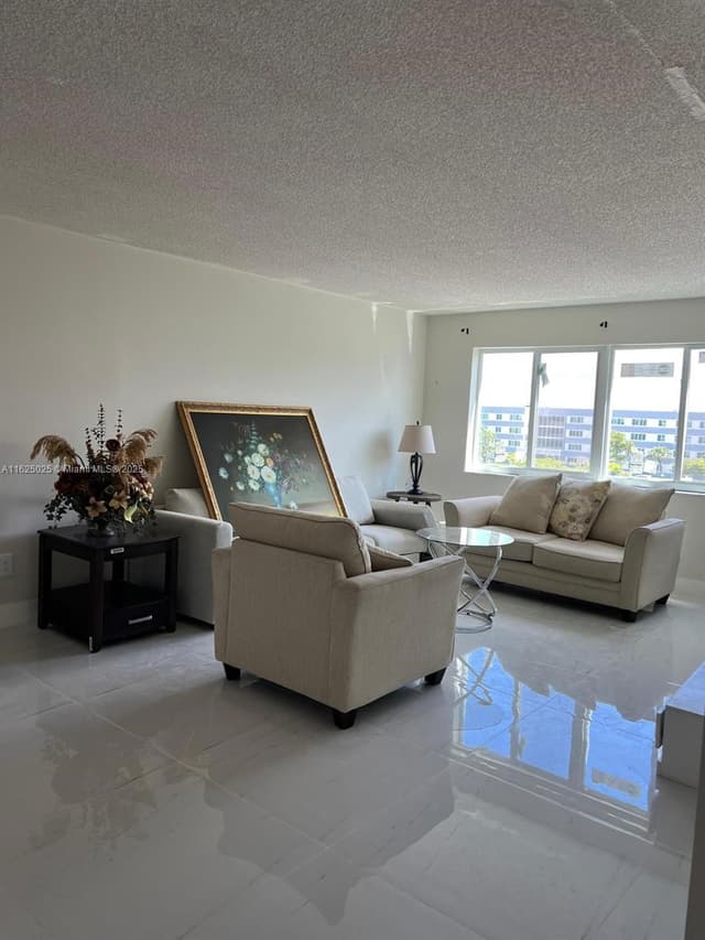 14840 Naranja Lakes Blvd, Homestead FL 33032 - Homestead, FL - Photo 2