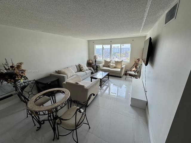 14840 Naranja Lakes Blvd, Homestead FL 33032 - Homestead, FL - Photo 3