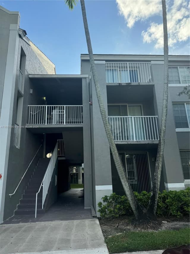720 SW 111th Ave # 307, Pembroke Pines FL 33025 - Pembroke Pines, FL - Photo 2