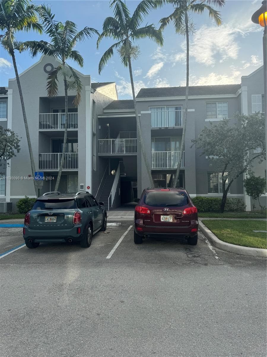 720 SW 111th Ave # 307, Pembroke Pines FL 33025 - Pembroke Pines, FL - Photo 1