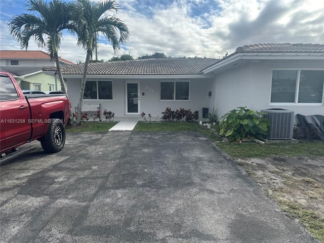 324 E 34th St, Hialeah FL 33013 - Hialeah, FL - Photo 2