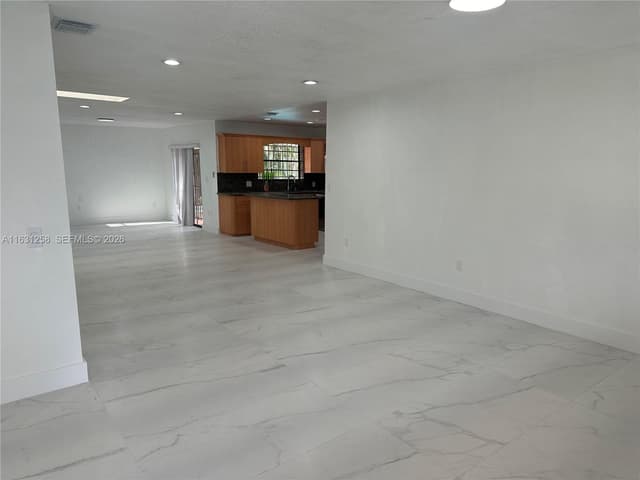 324 E 34th St, Hialeah FL 33013 - Hialeah, FL - Photo 6