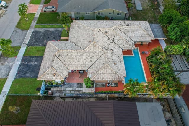 324 E 34th St, Hialeah FL 33013 - Hialeah, FL - Photo 3