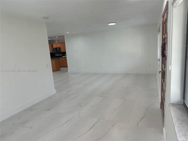 324 E 34th St, Hialeah FL 33013 - Hialeah, FL - Photo 5
