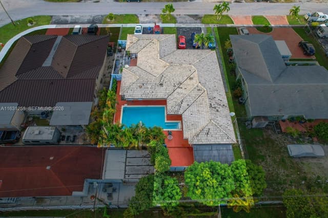 324 E 34th St, Hialeah FL 33013 - Hialeah, FL - Photo 4