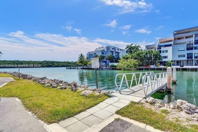 400 Kings Point Dr # 320, Sunny Isles Beach FL 33160 - Sunny Isles Beach, FL - Photo 2