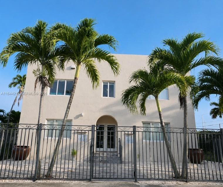 2500 NE 192nd St, Miami FL 33180