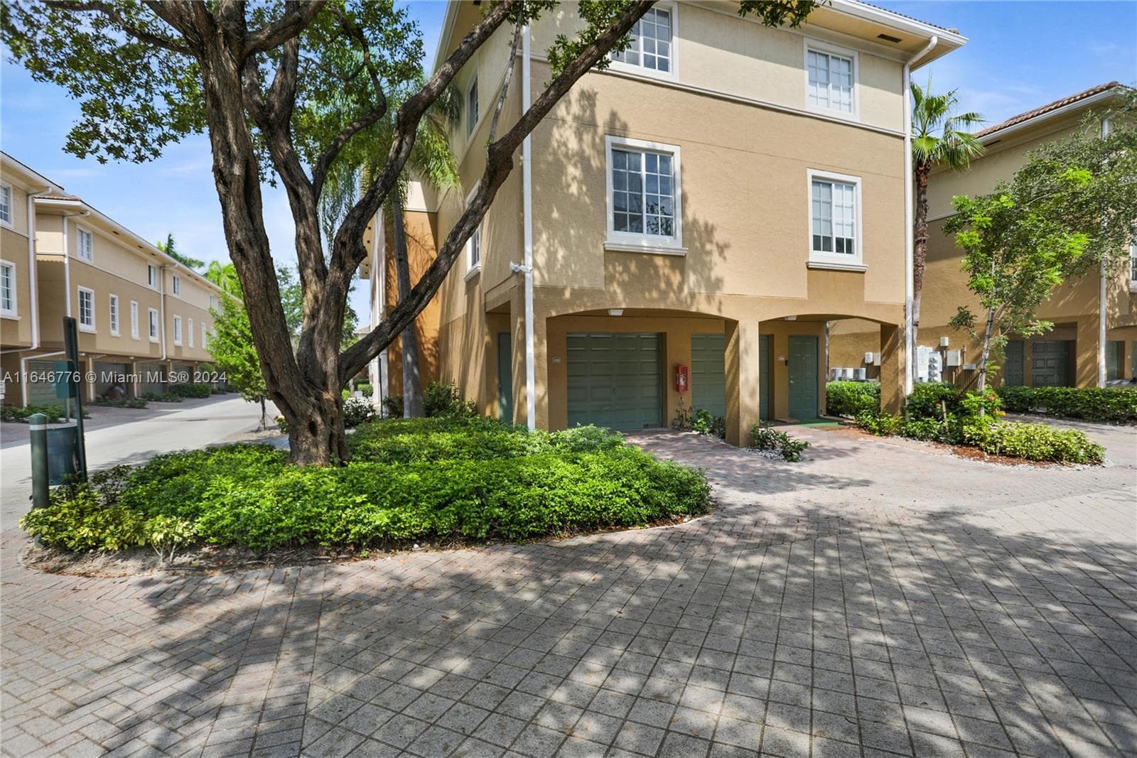 2941 NE 185th St # 1305, Miami FL 33180 - Miami, FL - Photo 1