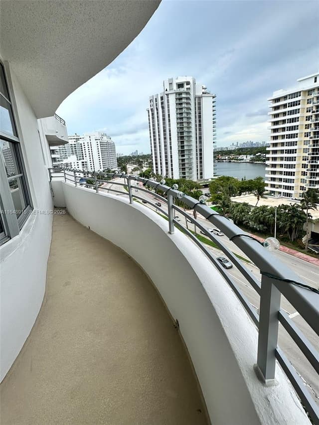5555 Collins Ave # 10B, Miami Beach FL 33140 - Miami Beach, FL - Photo 4