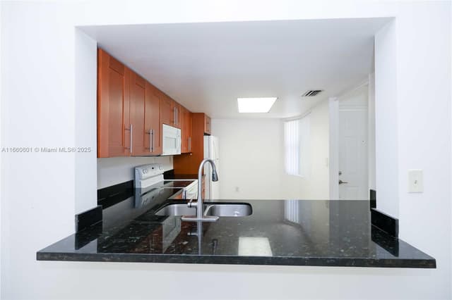 446 SW 113th Way # 446, Pembroke Pines FL 33025 - Pembroke Pines, FL - Photo 6