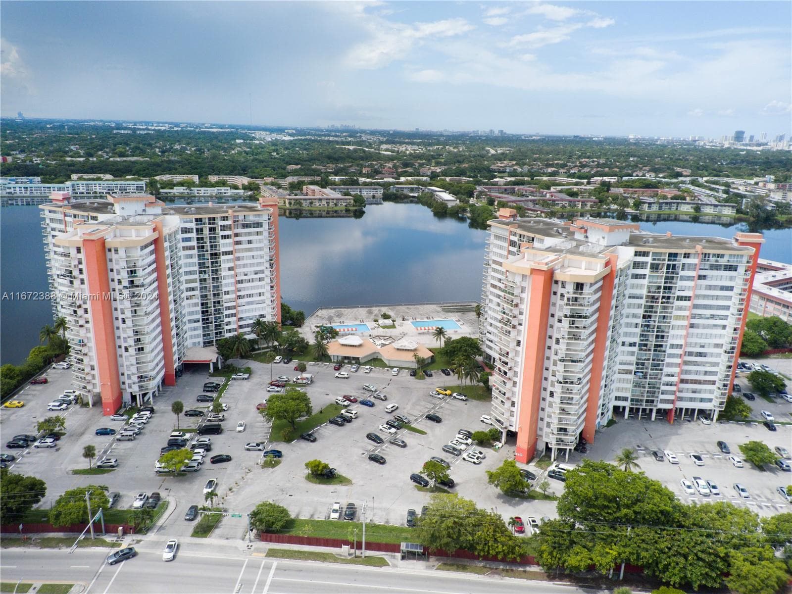 1301 NE Miami Gardens Dr # 1225W, Miami FL 33179 - Miami, FL - Photo 1