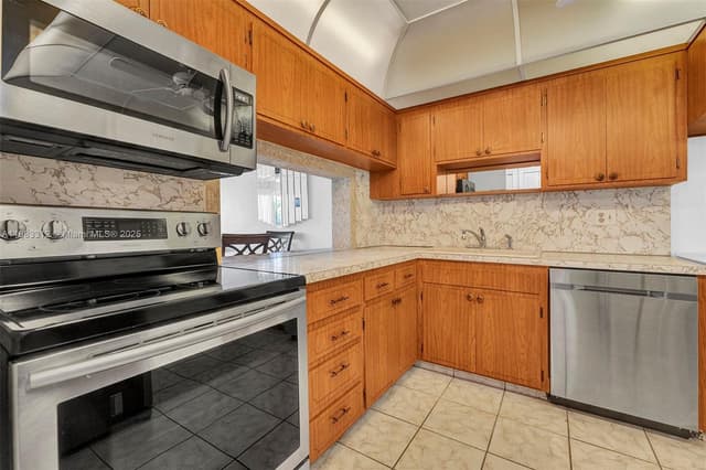 330 SE 2nd St # 303F, Hallandale Beach FL 33009 - Hallandale Beach, FL - Photo 2