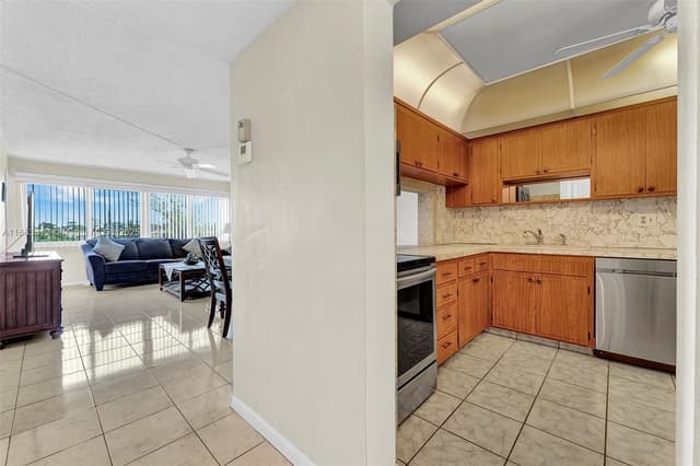 330 SE 2nd St # 303F, Hallandale Beach FL 33009 - Hallandale Beach, FL - Photo 7