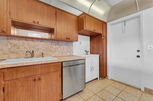 330 SE 2nd St # 303F, Hallandale Beach FL 33009 - Hallandale Beach, FL - Photo 3