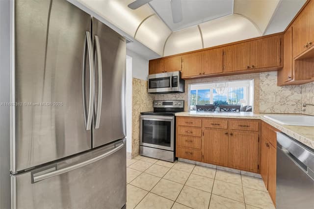 330 SE 2nd St # 303F, Hallandale Beach FL 33009 - Hallandale Beach, FL - Photo 4