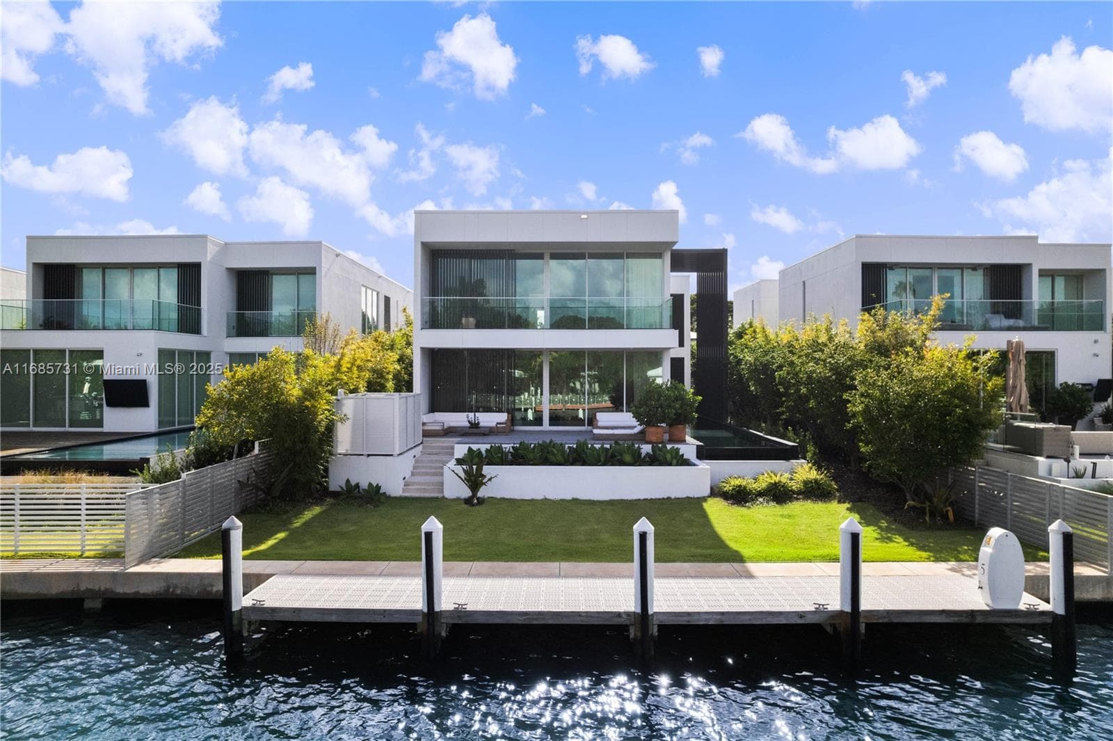 1041 W 48th St, Miami Beach FL 33140 - Miami Beach, FL - Photo 1