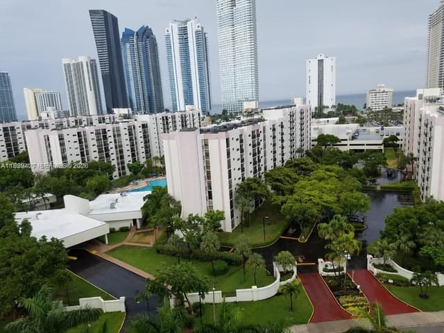 17021 N Bay Rd, Sunny Isles Beach FL 33160 - Sunny Isles Beach, FL - Photo 4